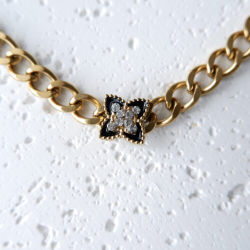 Noir Quatrefoil Curb Chain Bracele on white background
